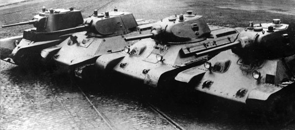 T-34 기념물. 구소련 지역에서는 T-34는 ‘조국을 구한 전차’다.