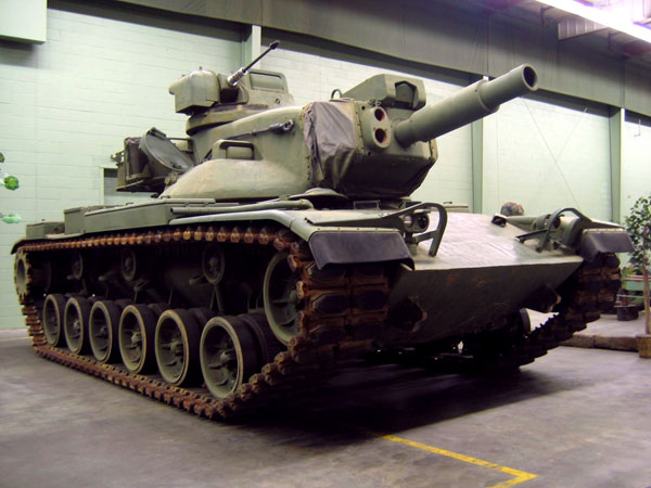 1985년 독일에서 실시 된 기동훈련 당시 주택가를 통과하는 미군 소속 M60A3
