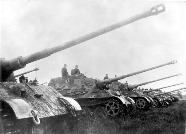 1944년 10월 부다페스트에서 촬영된 503 중전차대대 소속의 티거 Ⅱ